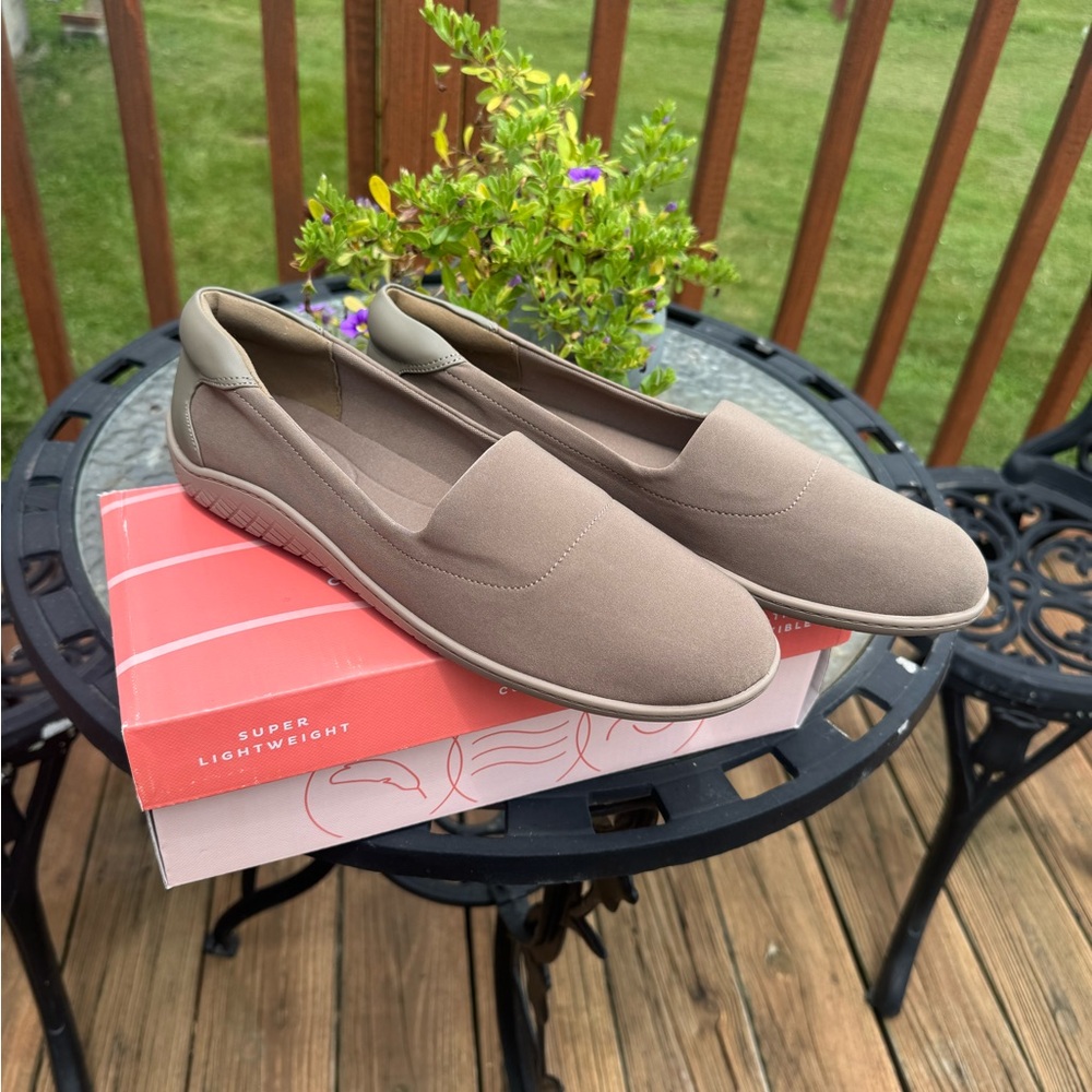 Easy Spirit Women's Slip-On Loafers - Taupe NEW Size 10